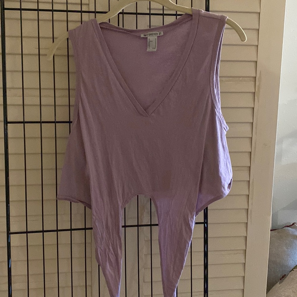 Lavender color cropped tee with ties